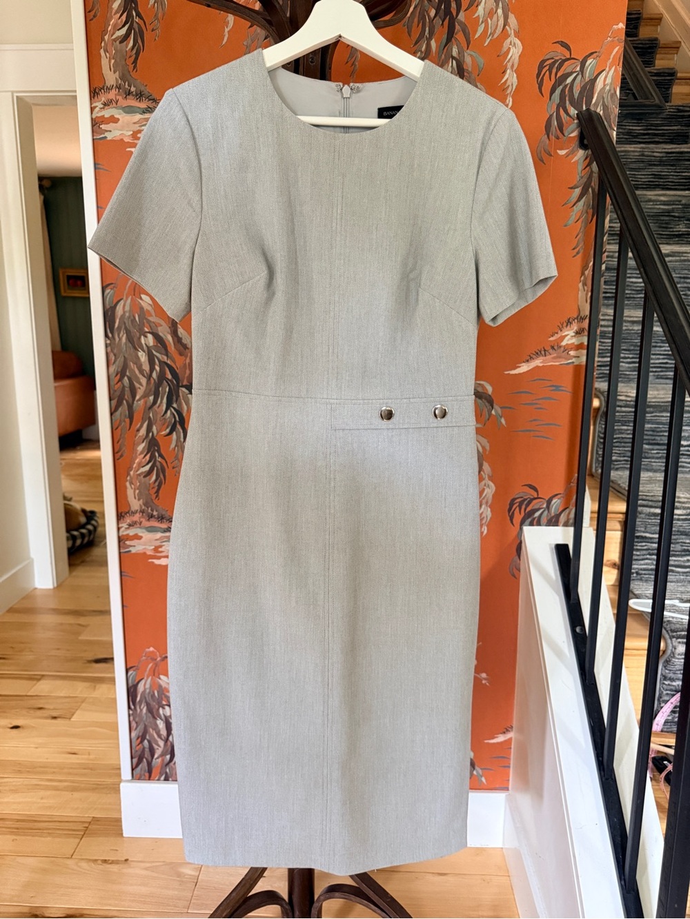 Banana Republic Light Gray Short-Sleeve Sheath Midi Dress
